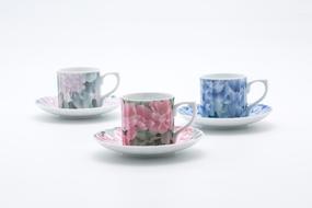 drawing of flowers on mugs