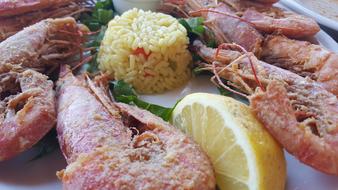fried shrimp with lemon