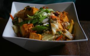 Salad with vegetables and croutons