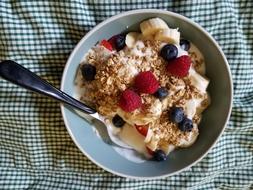 Oatmeal with berries in a bowl