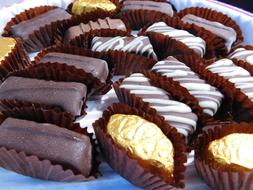 Chocolate cream snacks