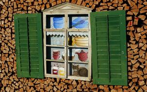 Window Holzstapel Shutters