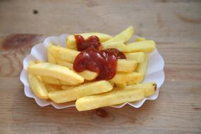 roast potatoes with tomato sauce