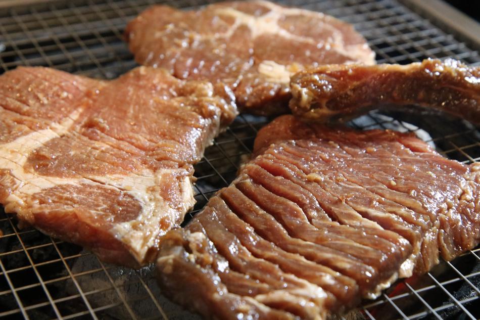 grilled ribs hot