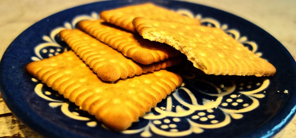 Delicious crispy cookies in a plate