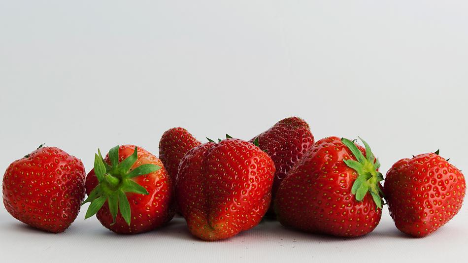 beautiful picture of ripe strawberries