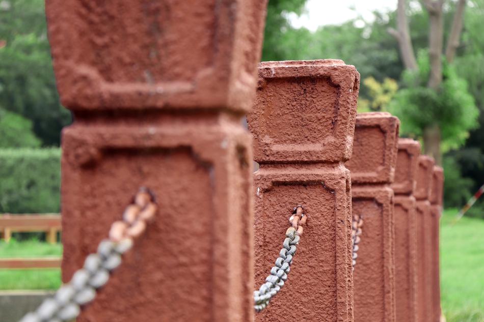 Railing Chain Park