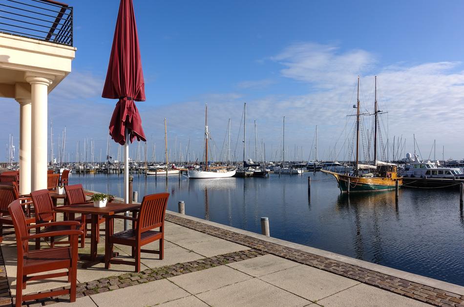 great cafe near the port