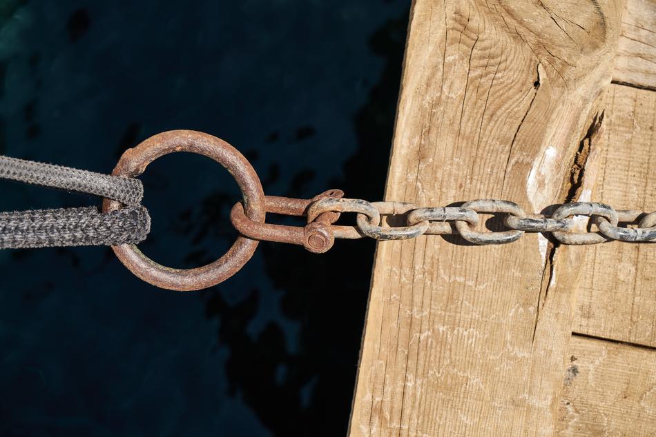 Rope connected by a rusty ring