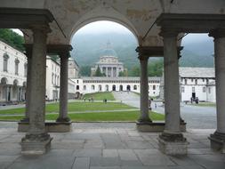 italy church arch