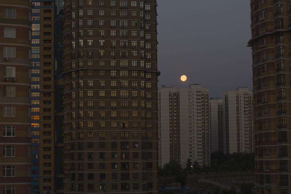 Moscow Strogino Moon At
