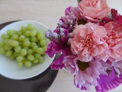green grapes on a plate with flowers