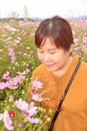 flower woman in a field