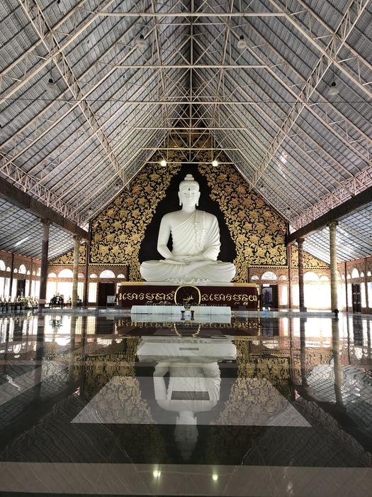 buddha sculpture hall view