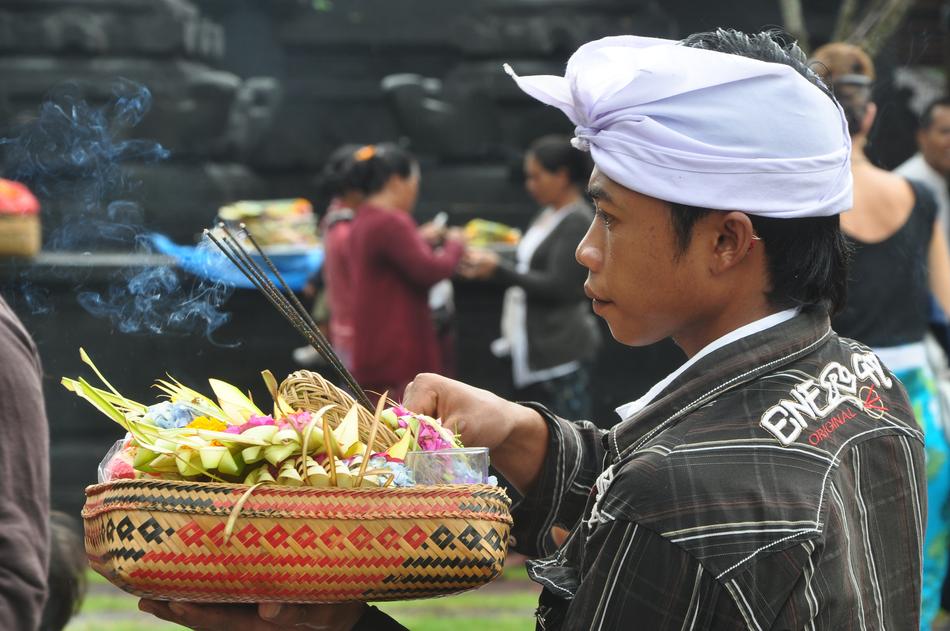a man with food on a tray