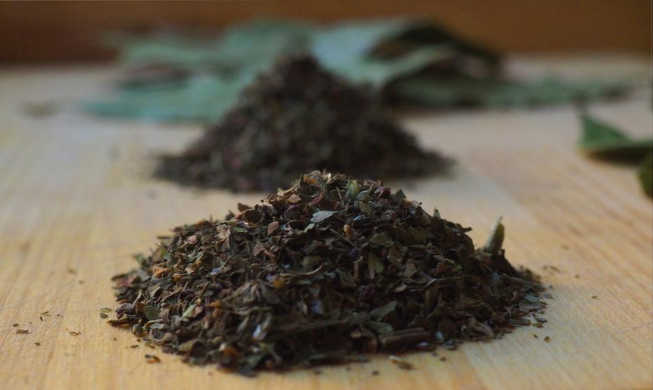 black tea dry on the table