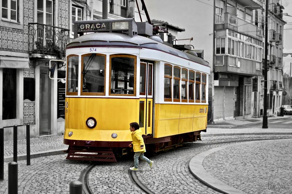 Lisbon Yellow Child