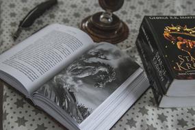 Book Game Of Thrones open