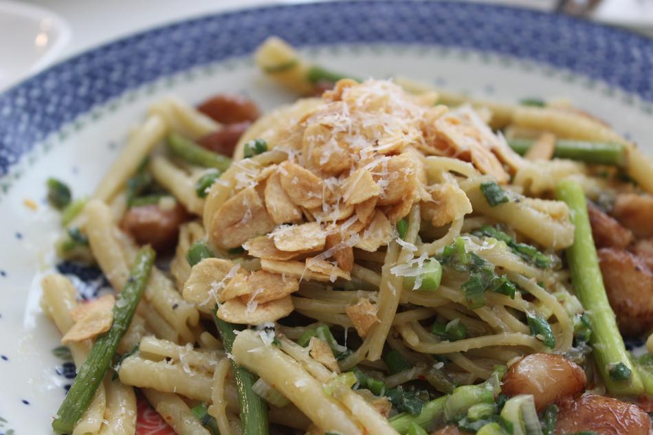 Pasta with vegetables and meat