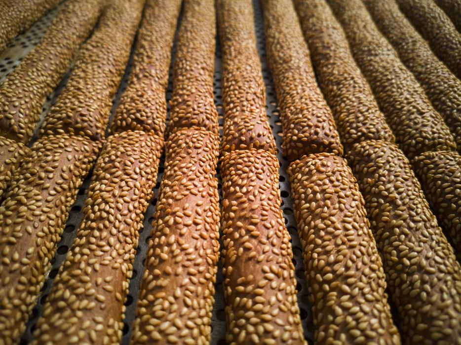 Long baked sesame seeds