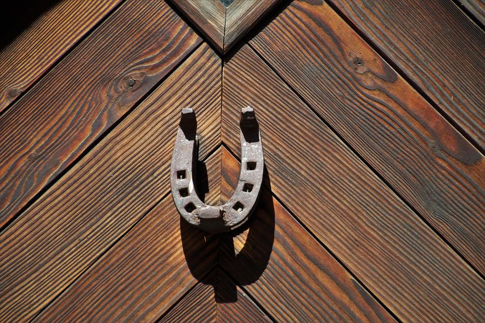 Horseshoe The Door Entrance