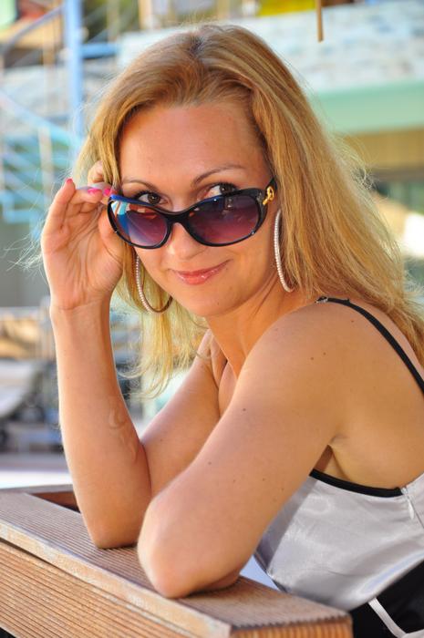 a girl relaxing in a cafe