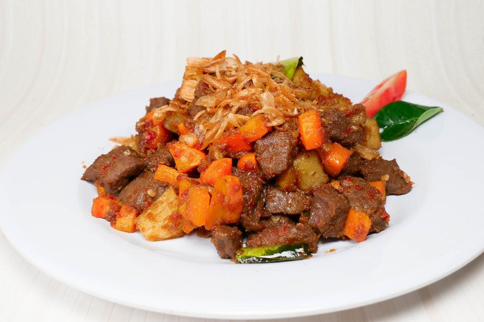 Sliced beef with vegetables