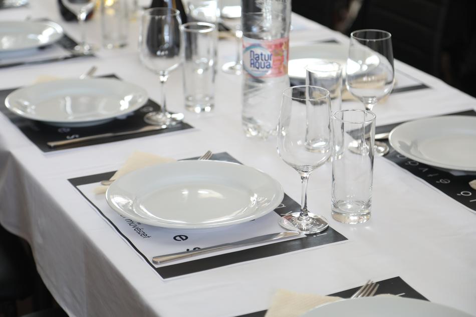 set table with clean dishes