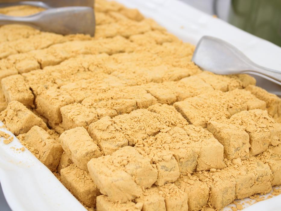 Rice snacks in the buffet