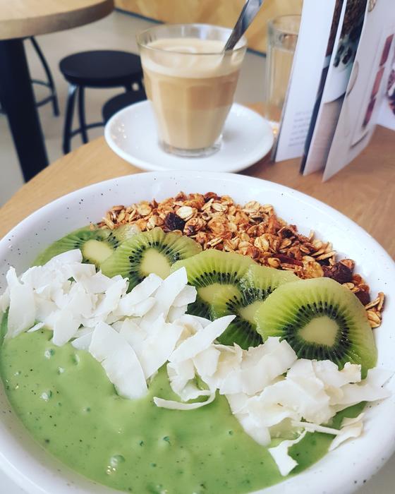 Smoothie with kiwi and a drink