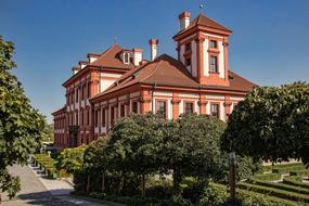 big brownstone park building