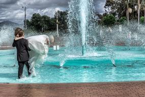 happy couple in the fountain