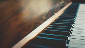 Piano Antique close-up