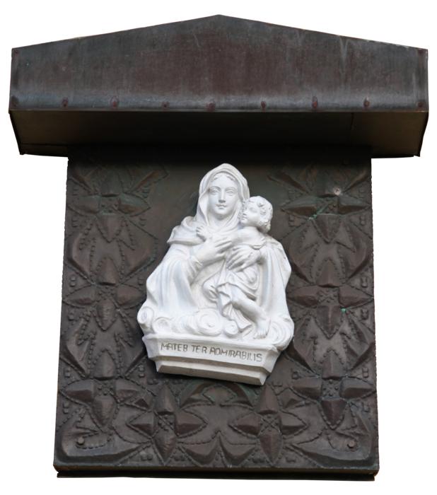 white icon on a black pipe