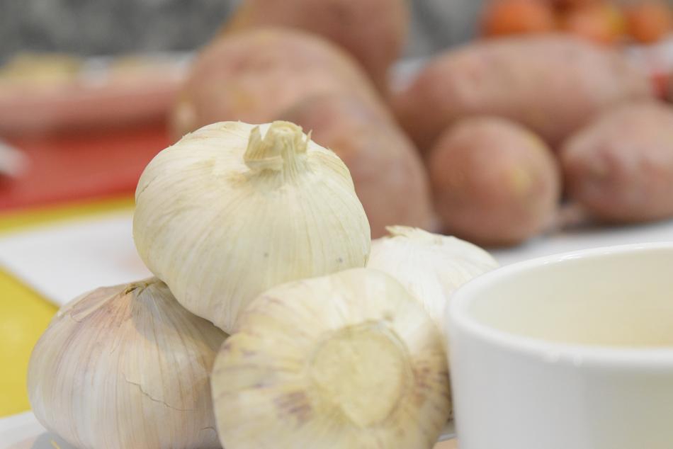 ripe garlic and gravy