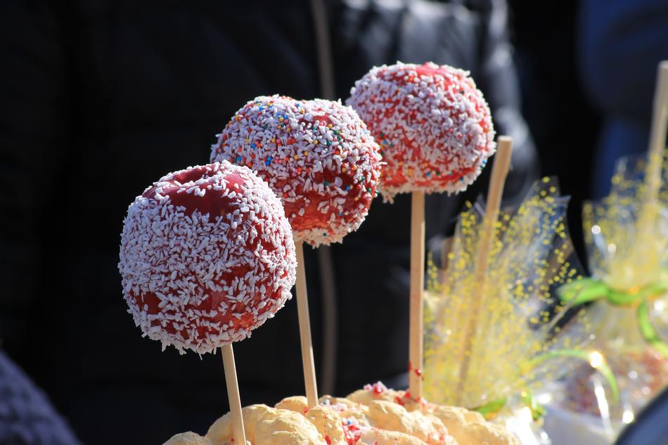 sweet apples in sugar
