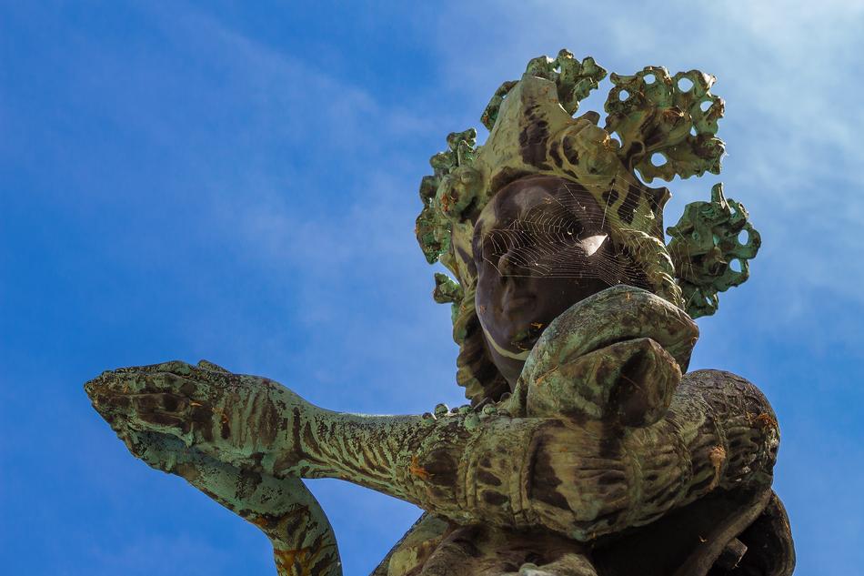 girl sculpture in india