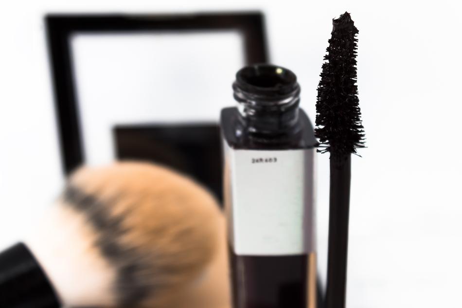 mascara brush makeup
