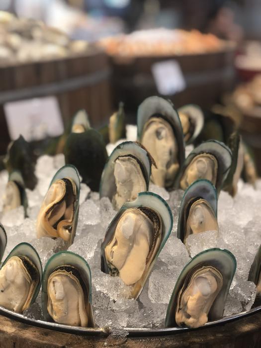 mussels on ice