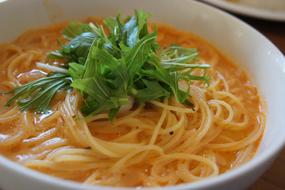 tomato noodles with basil