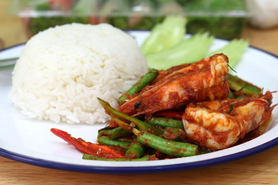 boiled rice with meat and vegetables