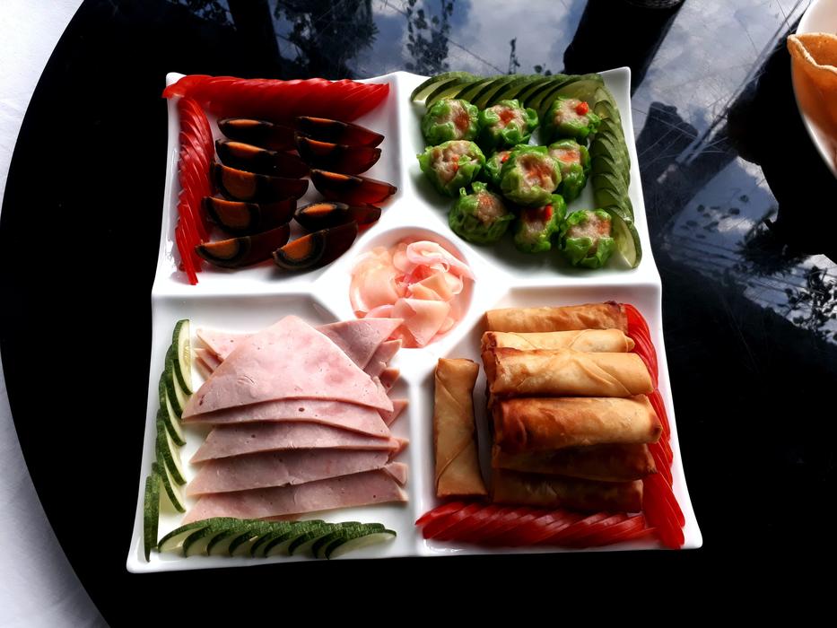 meat dishes in sauce