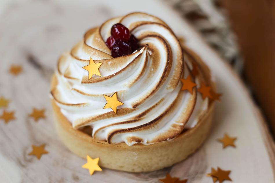 cream dessert decorated with stars