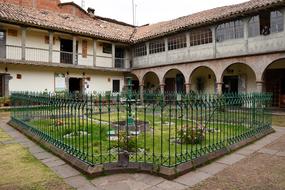 antique Garden Hof Lima