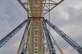 steel pipes in the construction of the Ferris wheel