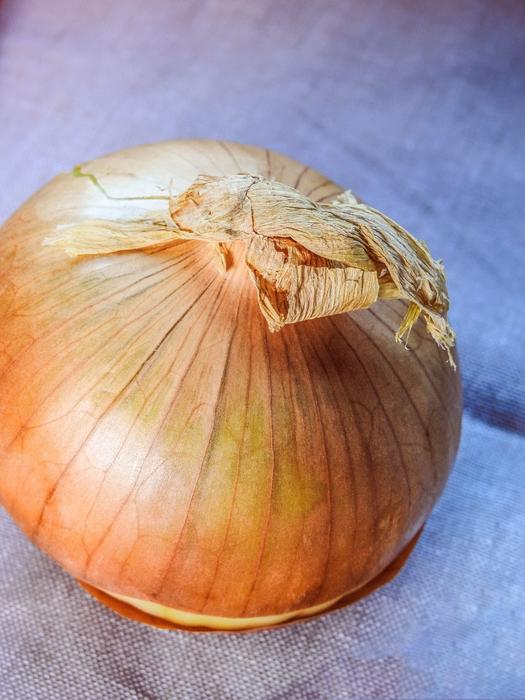 Onions peeled on the table