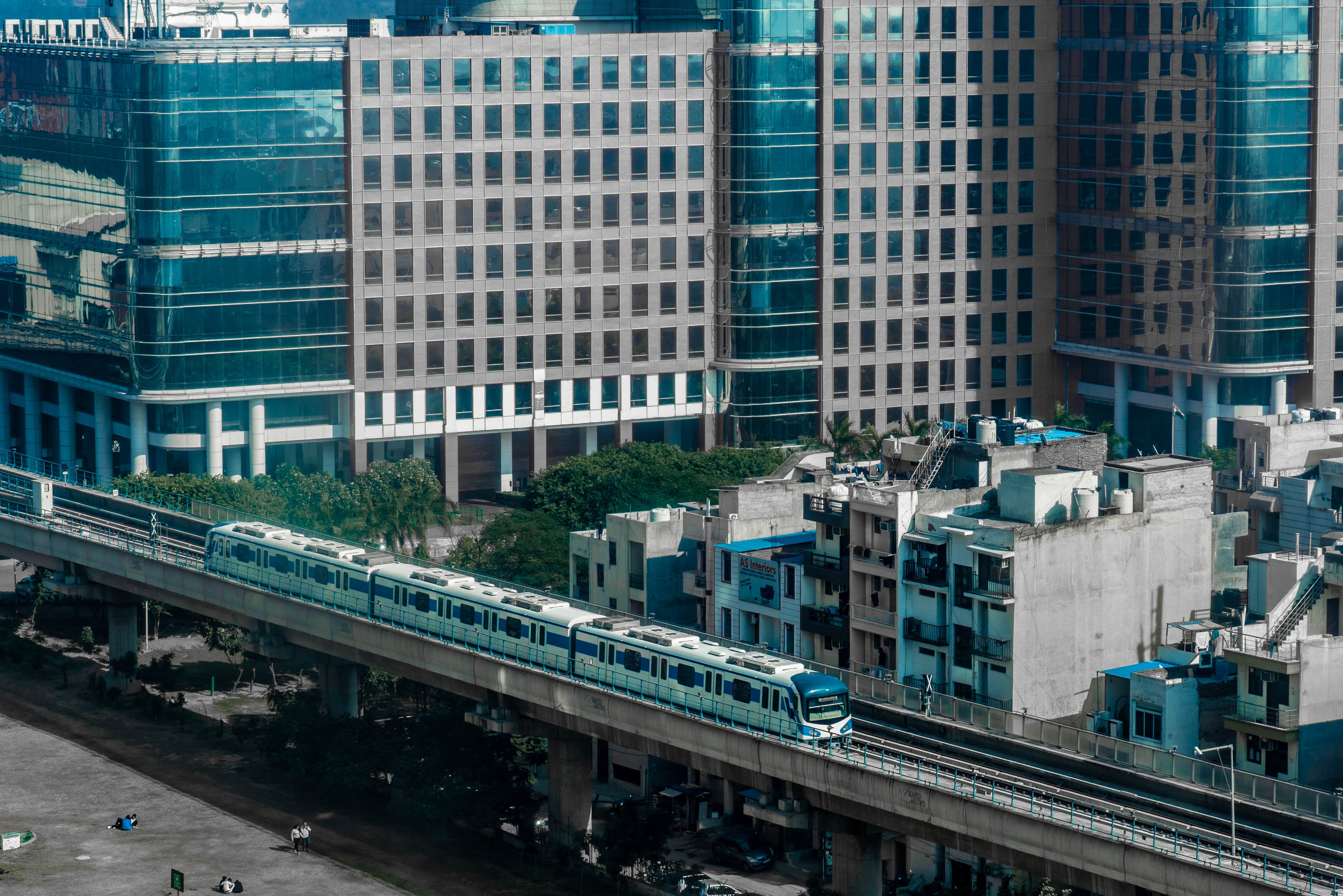 Metro building. Cc Towers.