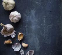 peeled fragrant garlic