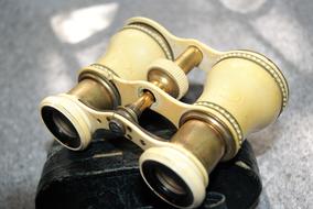 binoculars for opera
