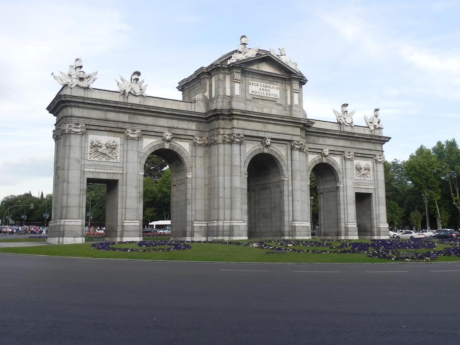 Arc de triomphe near the park